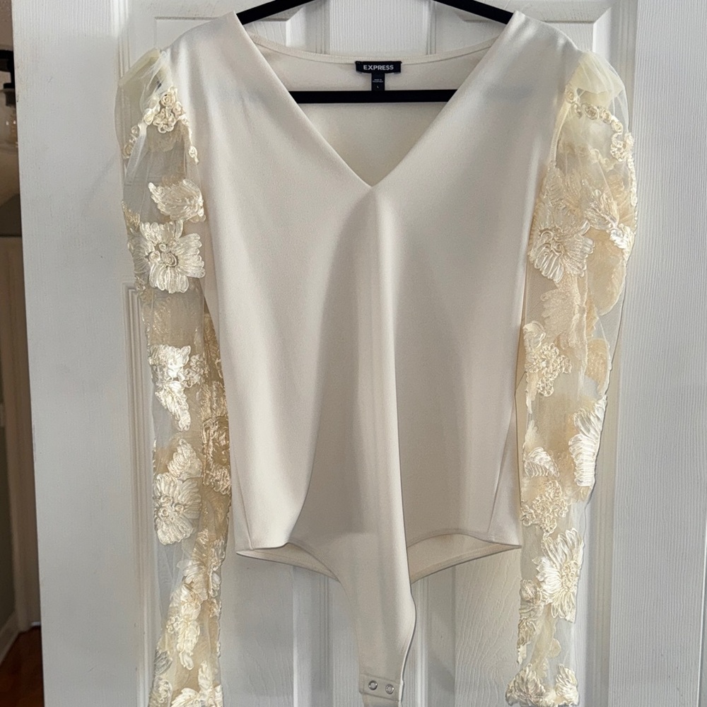 Express Ivory Floral Sleeve Blouse